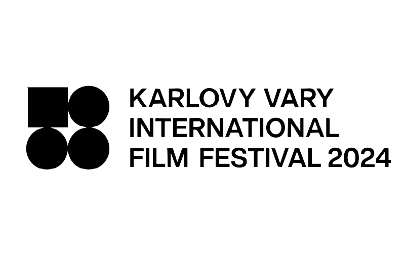 Logo Karlovraského filmového festivalu, v jehož rámci uvedl REZ design některé instalace ve veřejném prostoru.