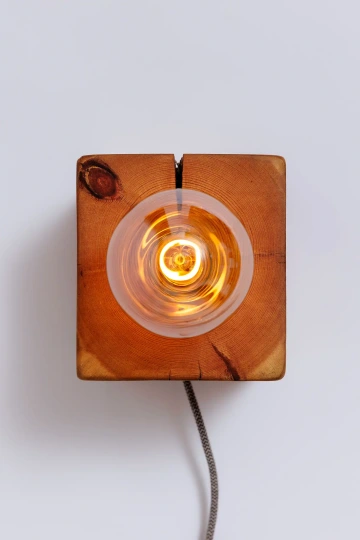 Produkt značky REZ design Stoleté světlo, vyfocený shora.